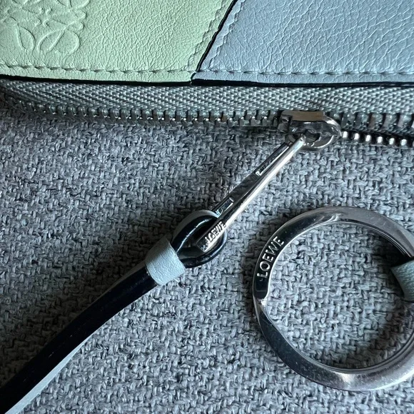 Loewe Puzzle Leather Zip Card Pouch - Picture 8 of 12